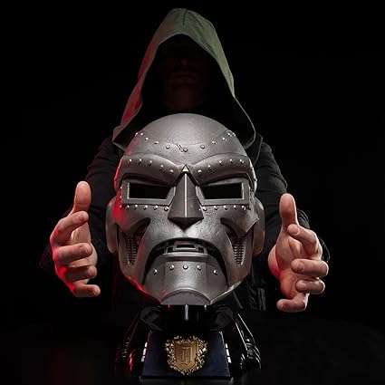 Casco Premium Dr. Doom - Marvel Legends