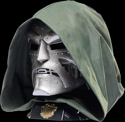 Casco Premium Dr. Doom - Marvel Legends